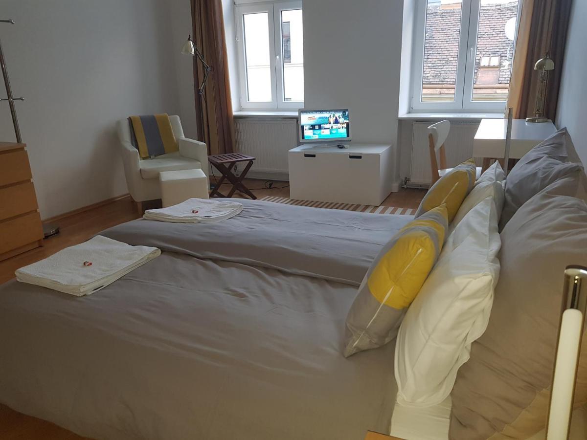 Schubert Park Apartment Near Volksopera Vienna Exterior photo